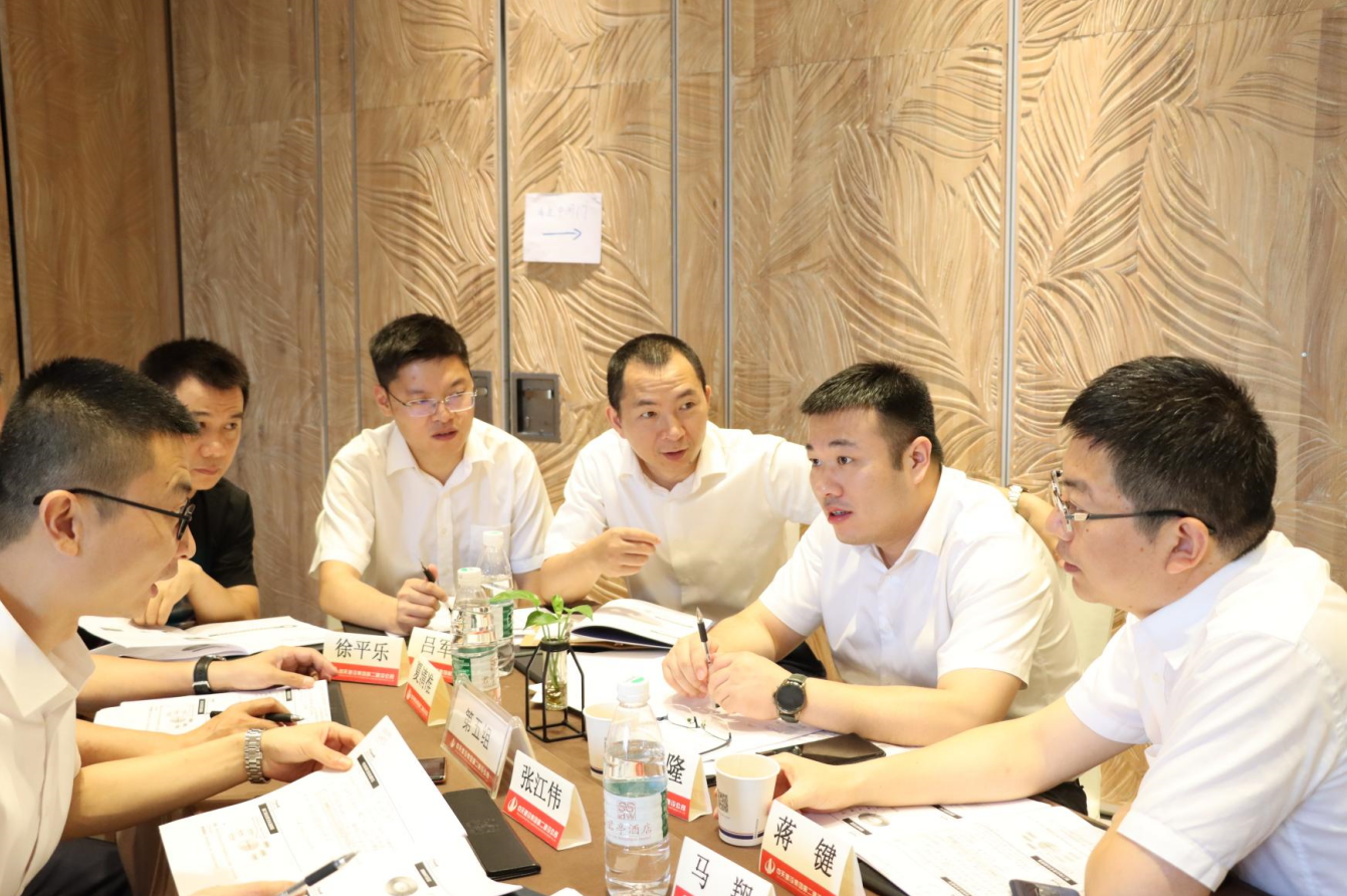 2021年6月25日-26日，BJL平台二建组织开展了2021年中高层主管执行力培训。本次培训特邀清华、北大、上海交大总裁班讲师，中国企业家协会特聘高级讲师许晋老师进行授课。